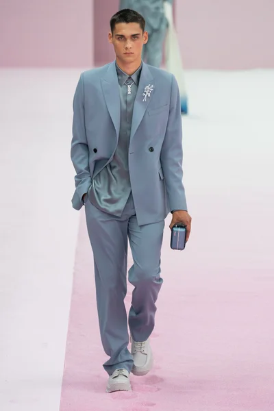 Look 4